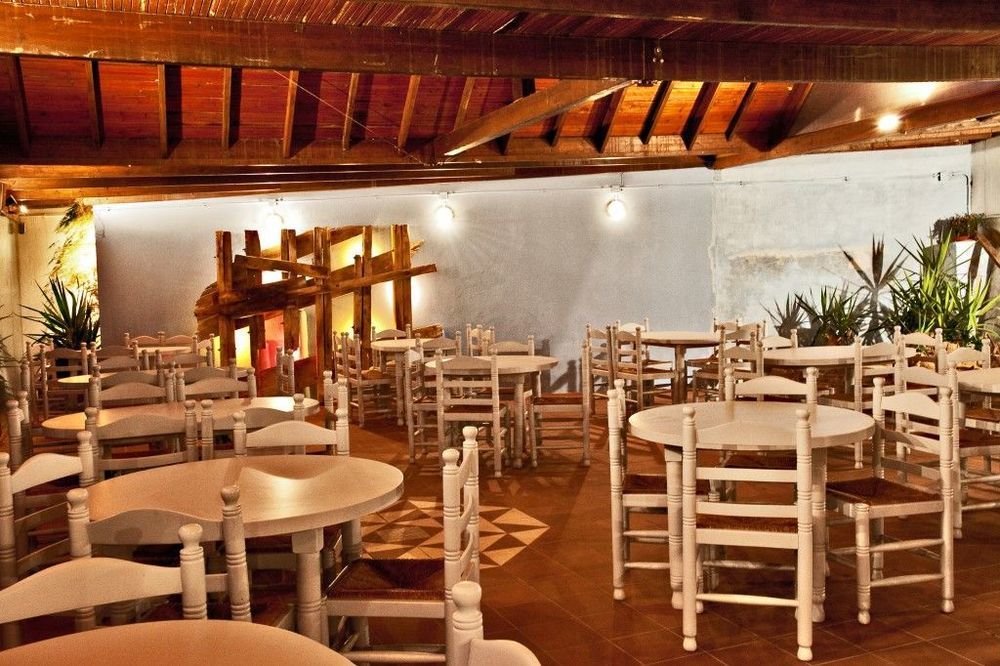 Aeolos Bay Hotel Tínos Restaurang bild